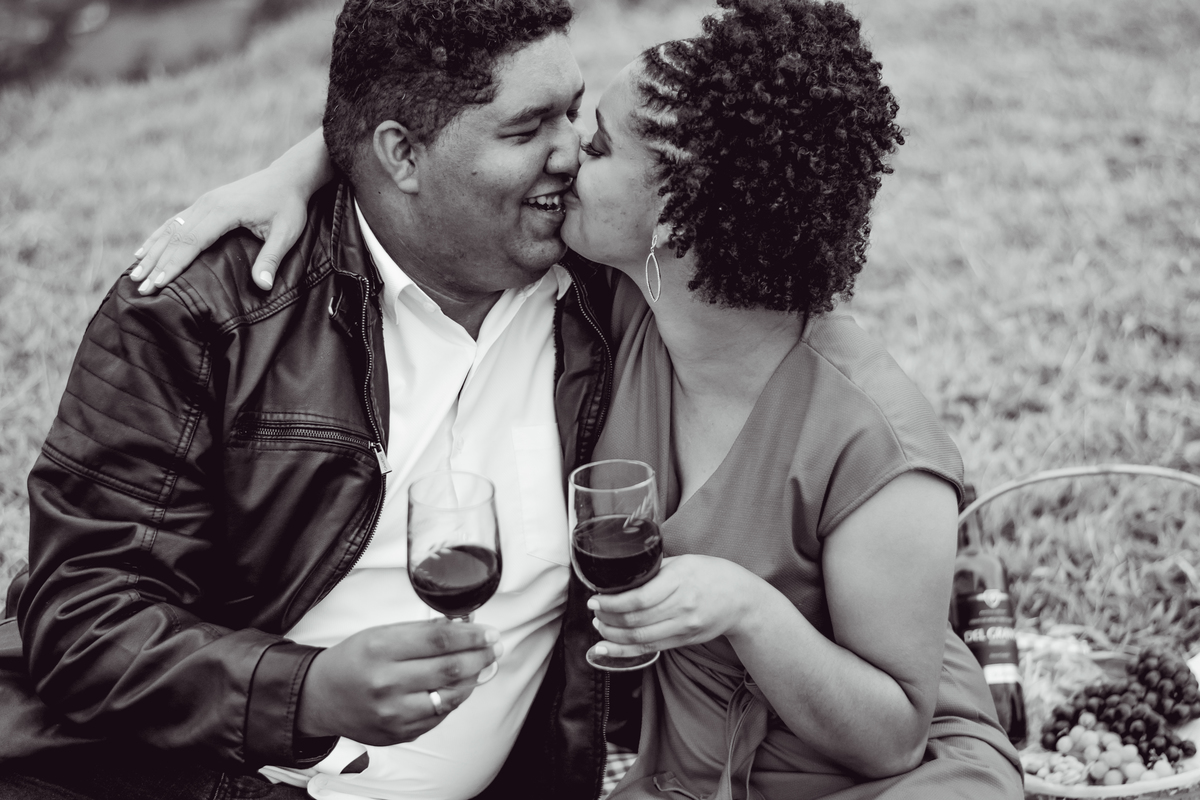 ensaio de casal com vinho