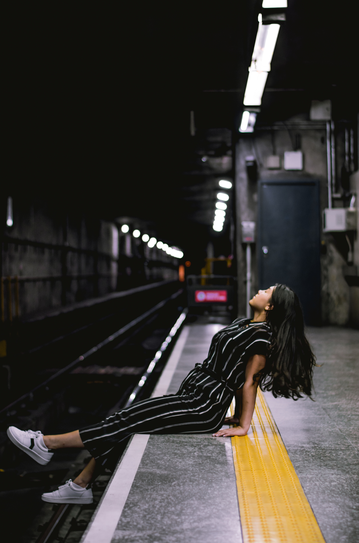 ensaio feminino no metro 