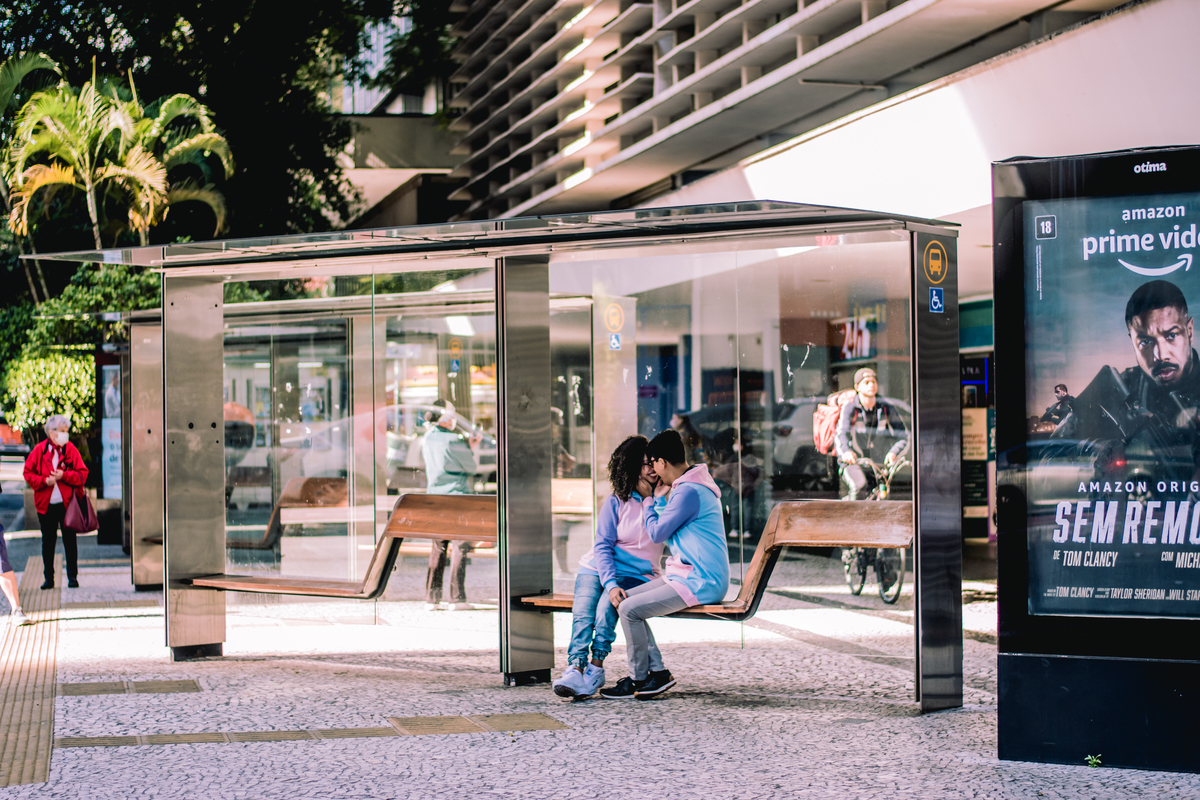 ensaio de casal no ônibus 