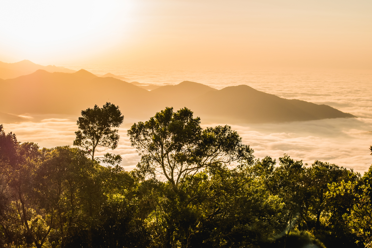 nascer do sol no pico agudo