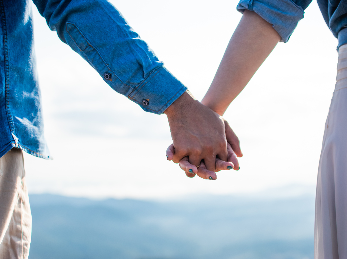 foto de mãos dadas