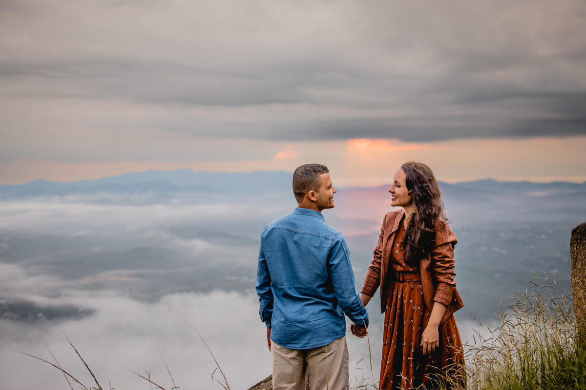 nascer do sol nas montanhas 