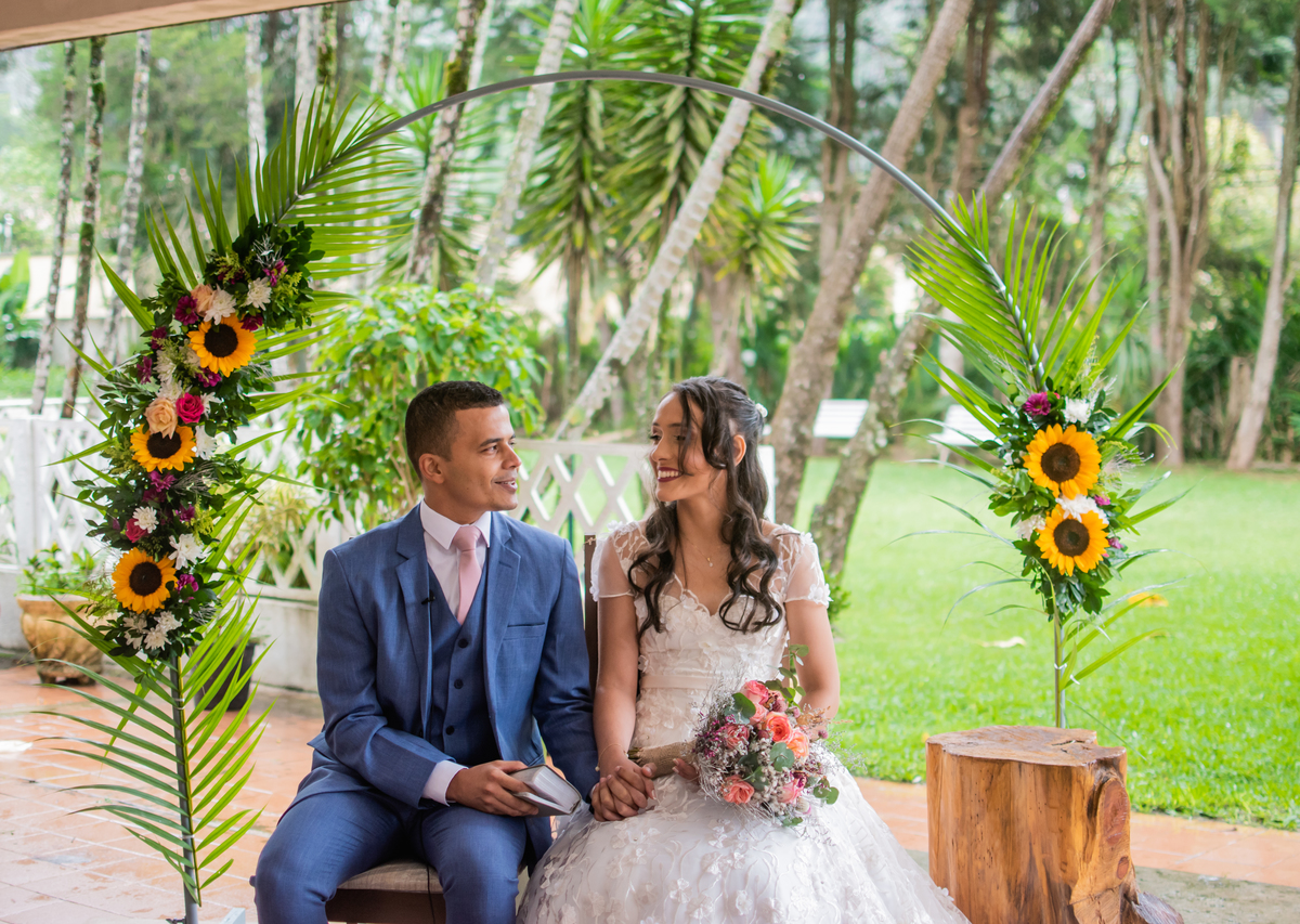 noiva olhando para o noivo