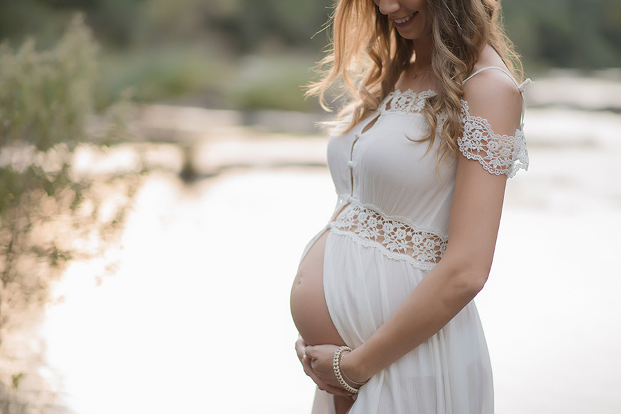 barriga de gestante vestida de branco  em Caxias do Sul