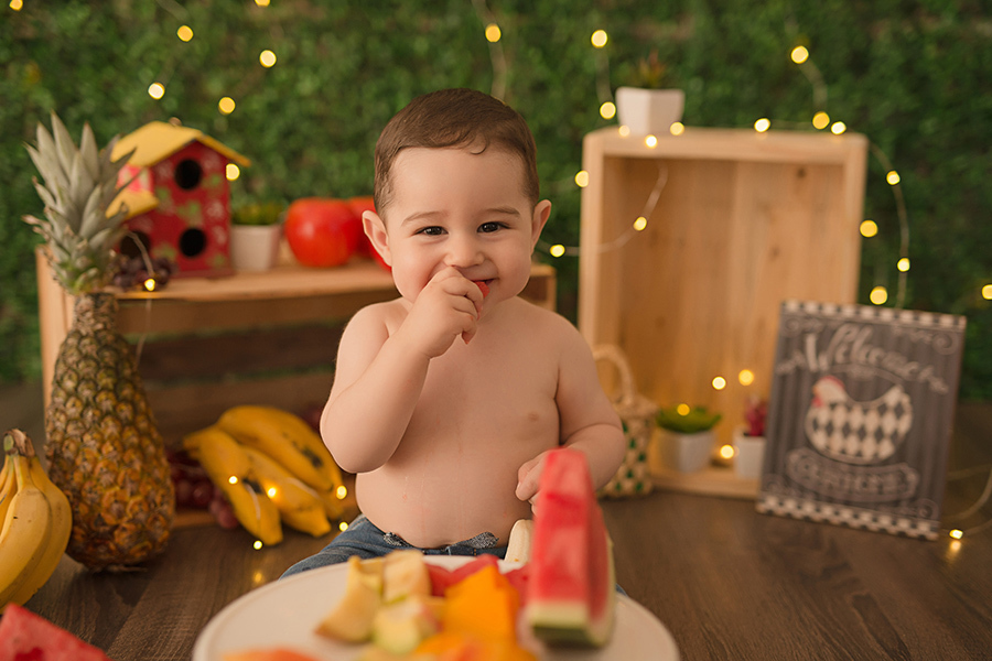 bebe comendo melancia em caxias do sul