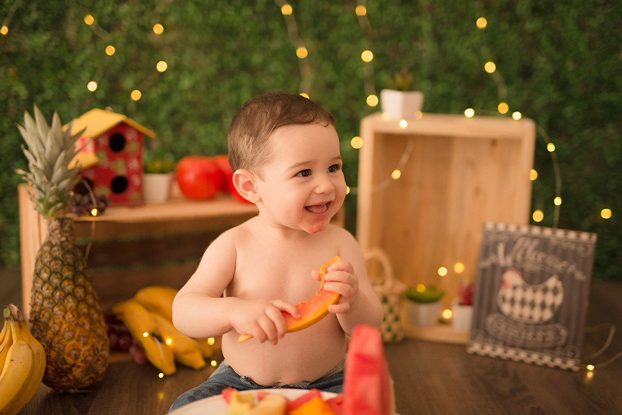 bebe comendo mamão em caxias do sul