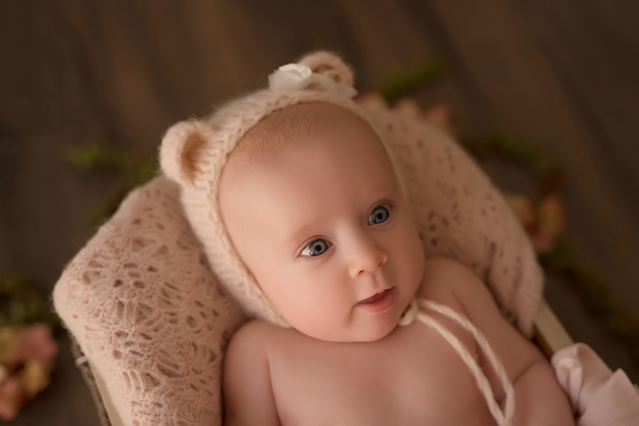 menina de orelinhas de urso rosa em caxias do sul