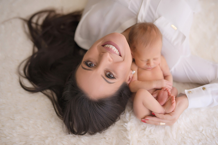 fotografia newborn em caxias do sul bebe com a mãe