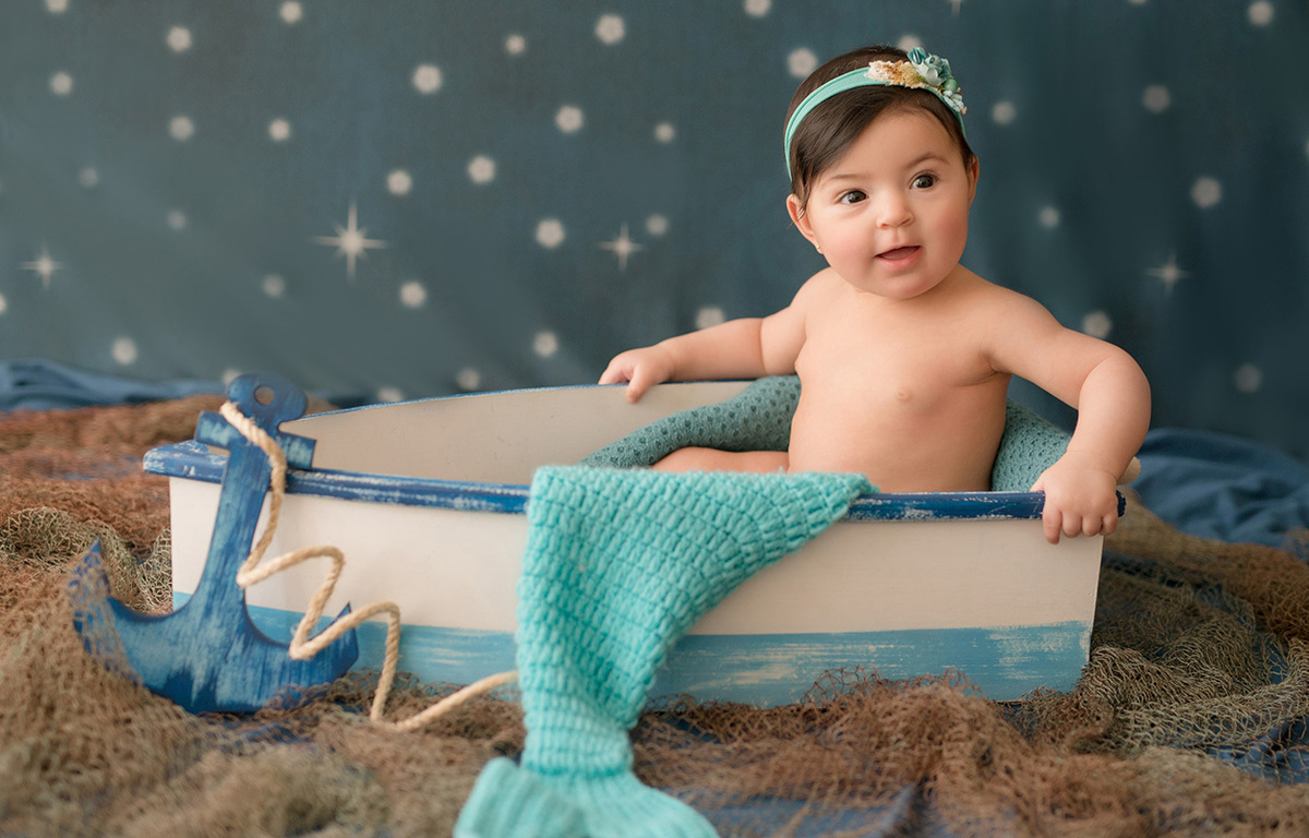 foto de bebe em caxias do sul fotografa morgana perini bebe com calda de sereia no barco