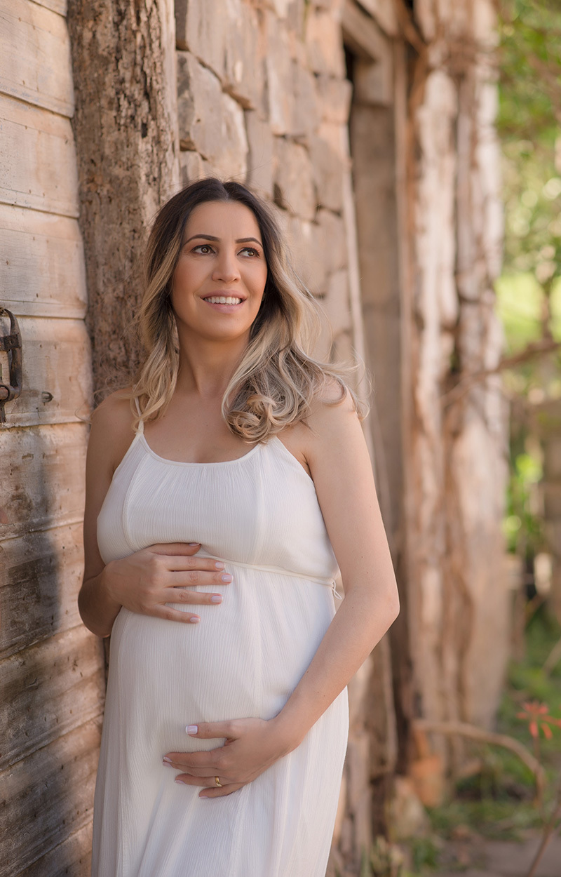 foto de gestante em caxias do sul fotografa morgana perini com vestido branco