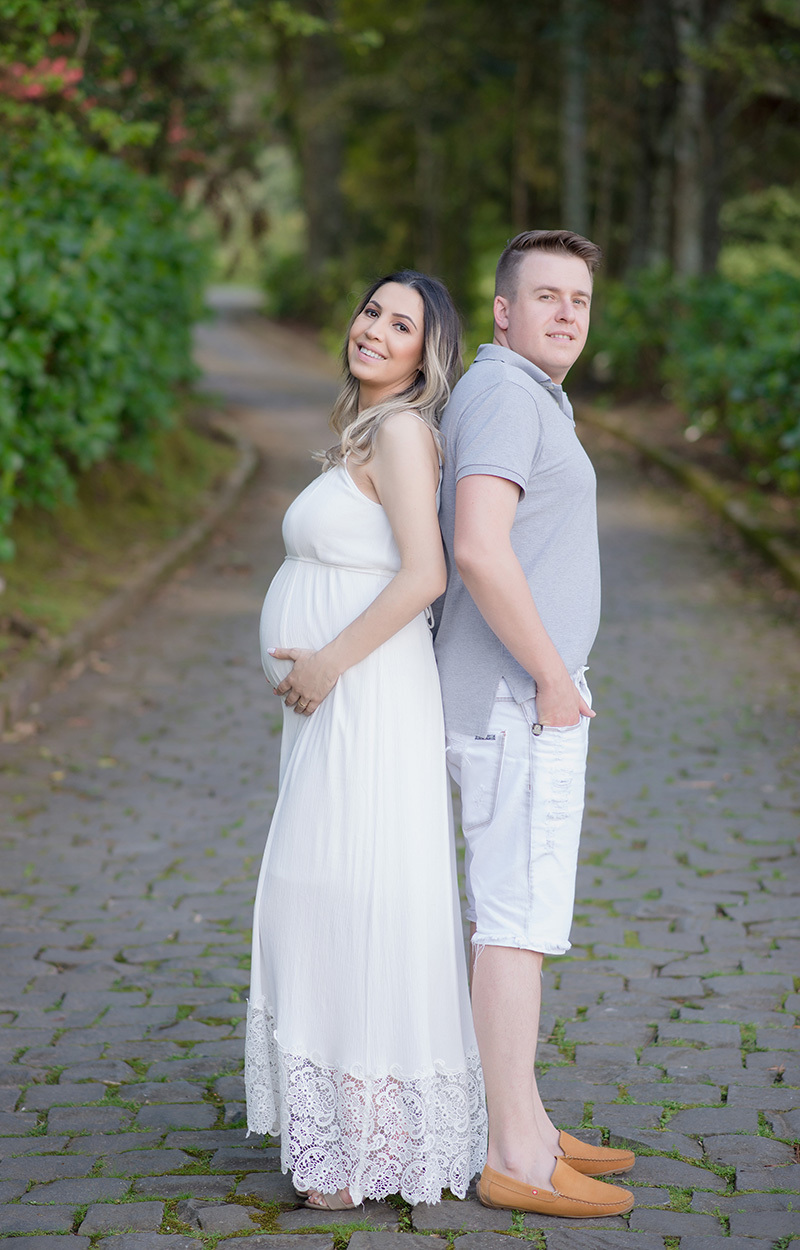 foto de gestante em caxias do sul fotografa morgana perini casal de costas um para o outro