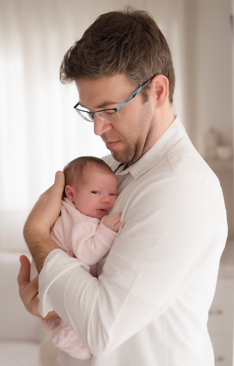 foto de bebe em caxias do sul fotografa morgana perini bebe no colo do pai