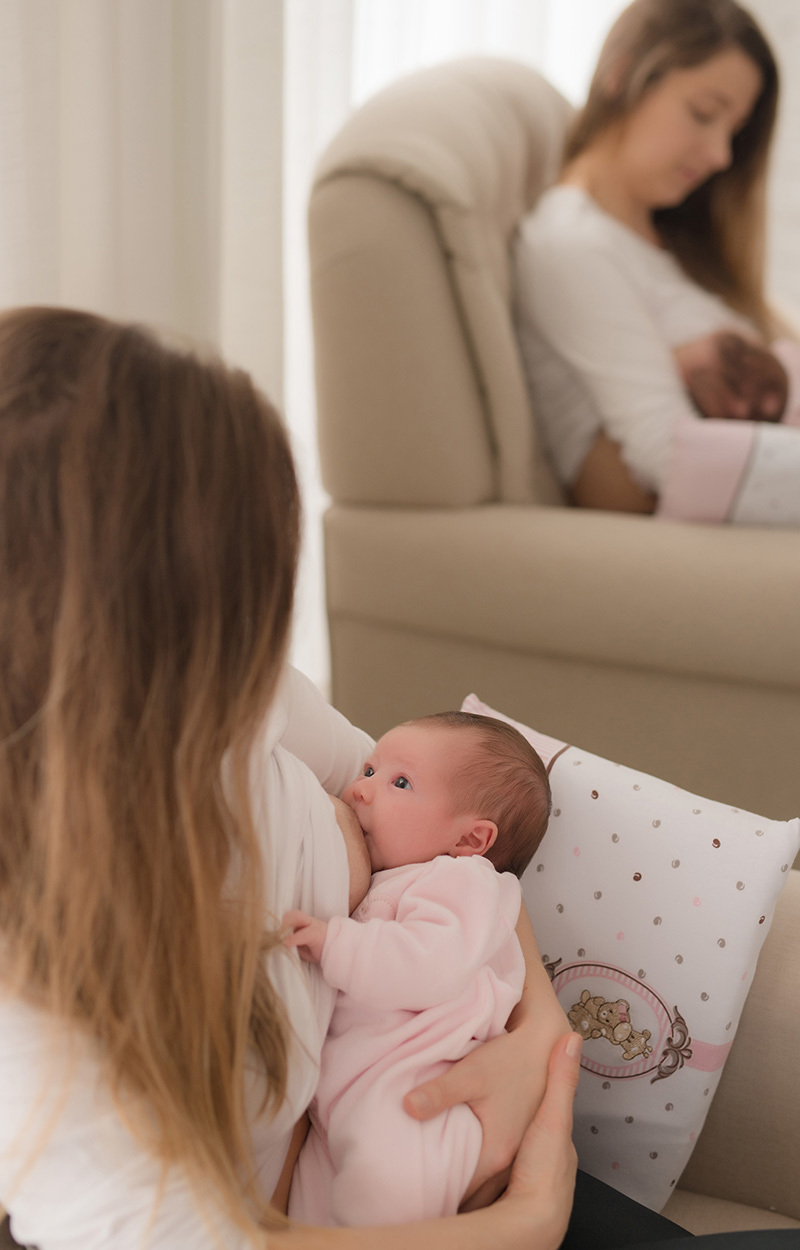 foto de bebe em caxias do sul fotografa morgana perini bebe mamando