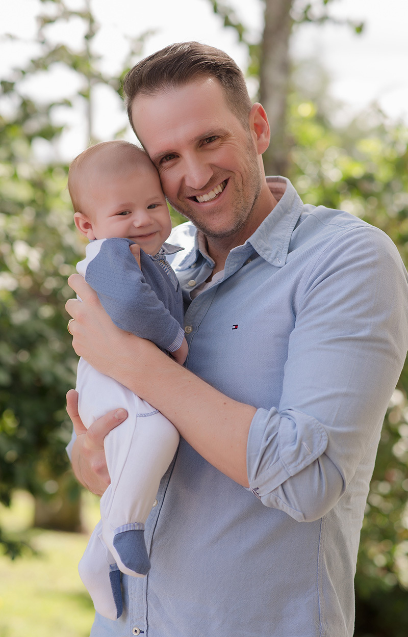 foto de bebe em caxias do sul fotogra morgana perini bebe no colo do pai roupa azul