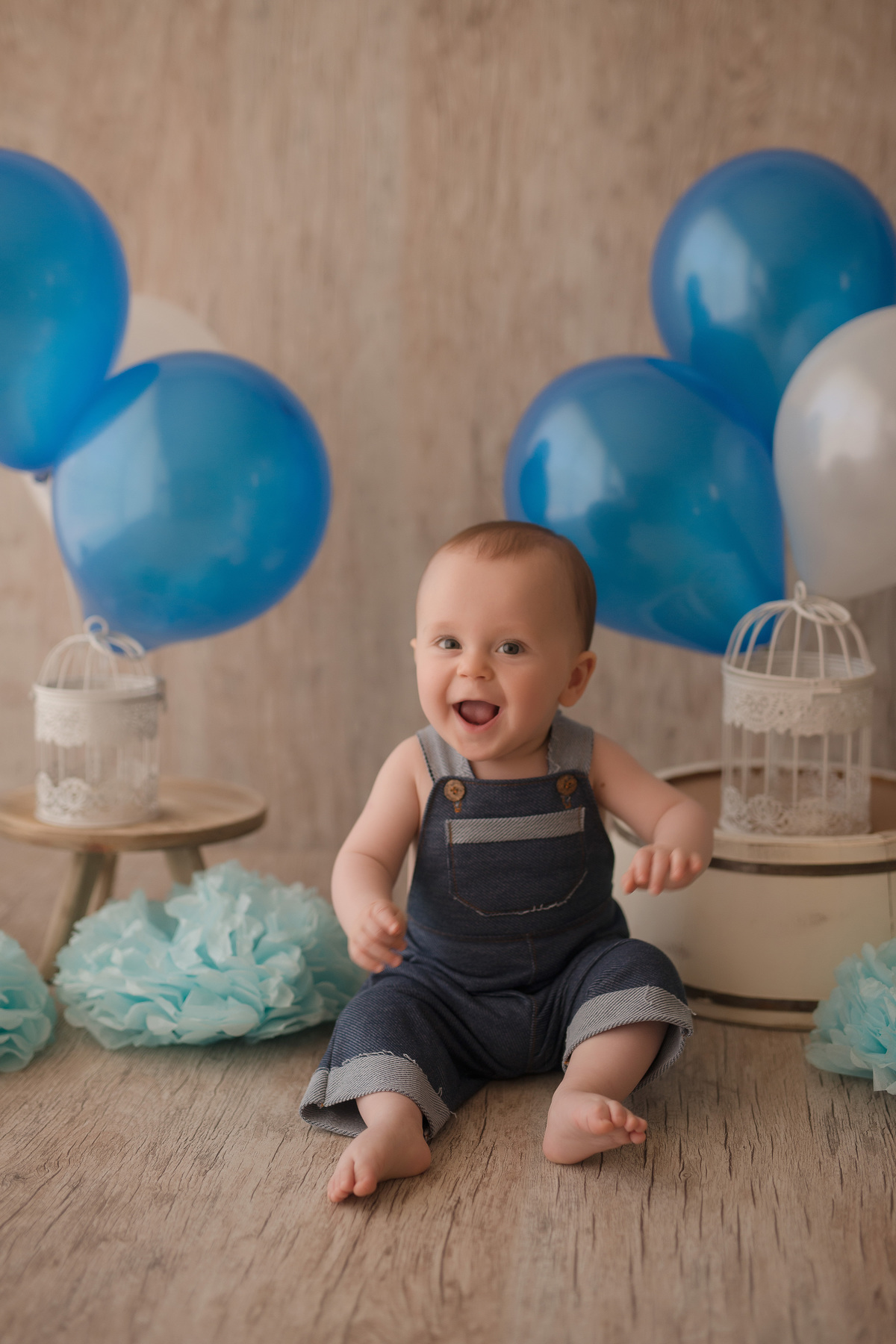 foto de familia em caxias do sul fotografa morgana perini menino sorrindo com balões