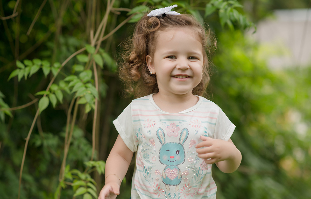 foto de criança em caxias do sul fotografa morgana perini criança sorrindo