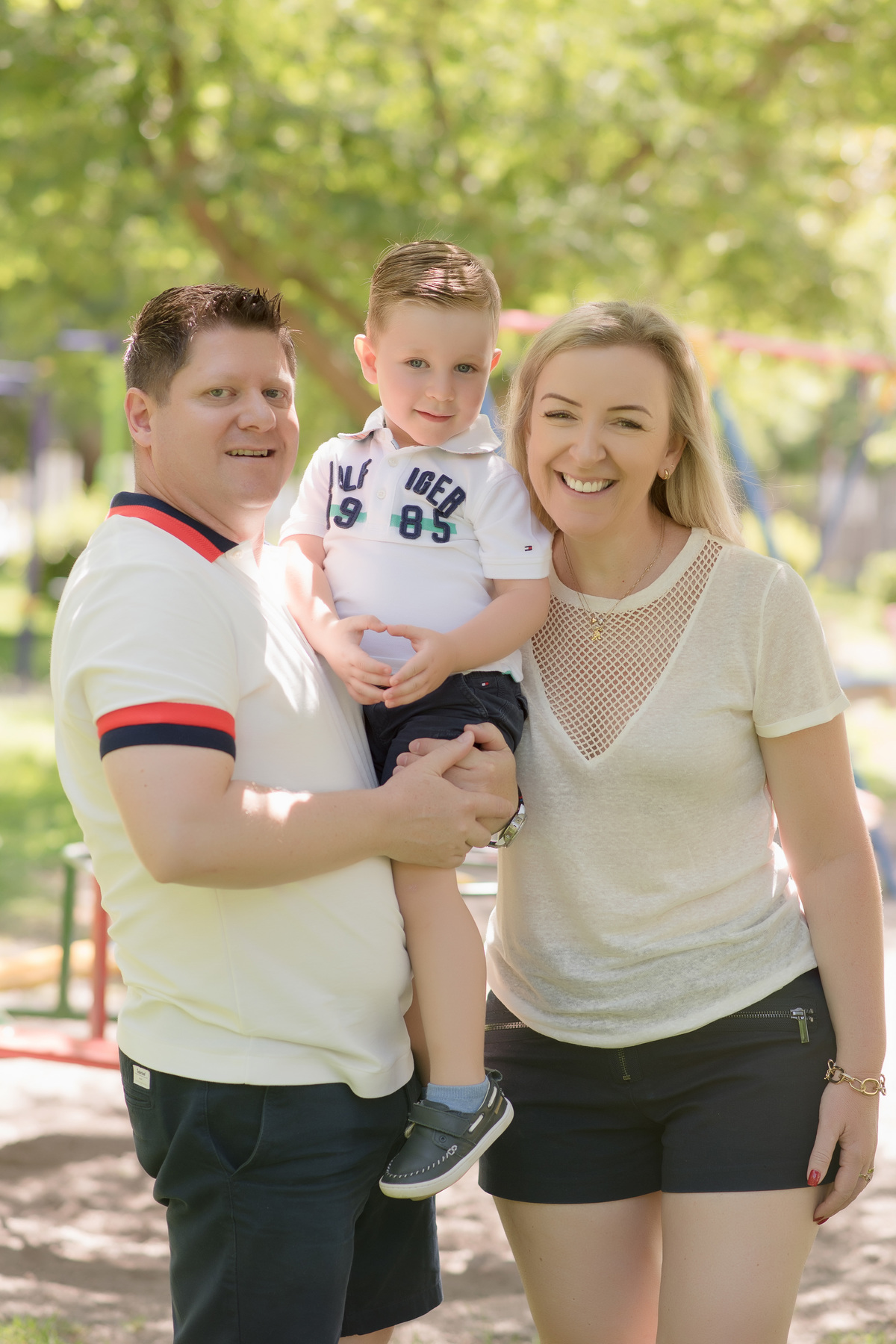 foto de criança em caxias do sul fotografa morgana perini familia com roupa claras