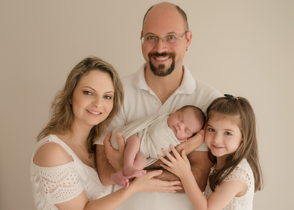 foto de bebe em caxias do sul fotografa morgana perini familia reunida com bebe 