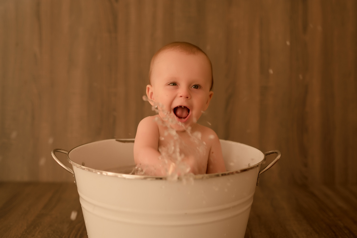 foto de bebe em caxias do sul fotografa morgana perini bebe tomando banho