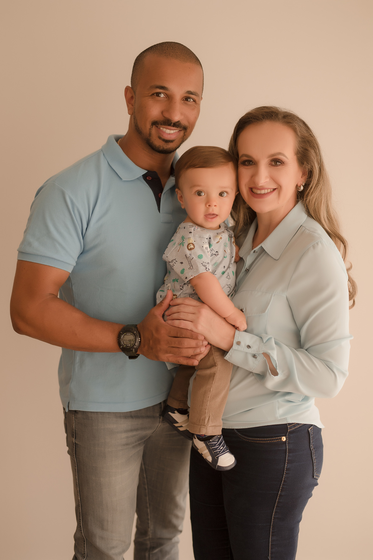 foto de bebe em caxias do sul fotografa morgana perini pais com bebe no colo