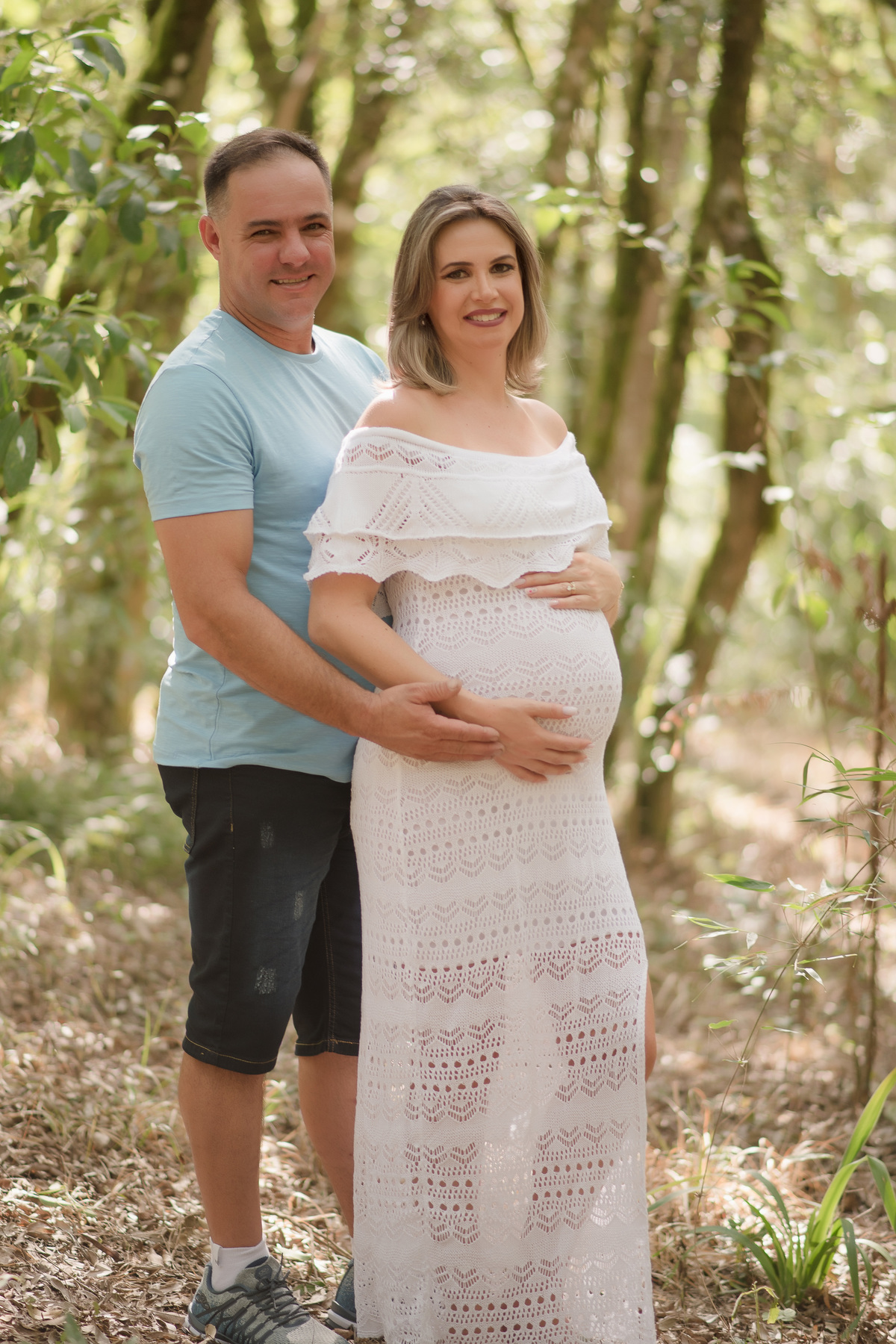 foto de familia em caxias do sul fotografa morgana perini casal se abraçando