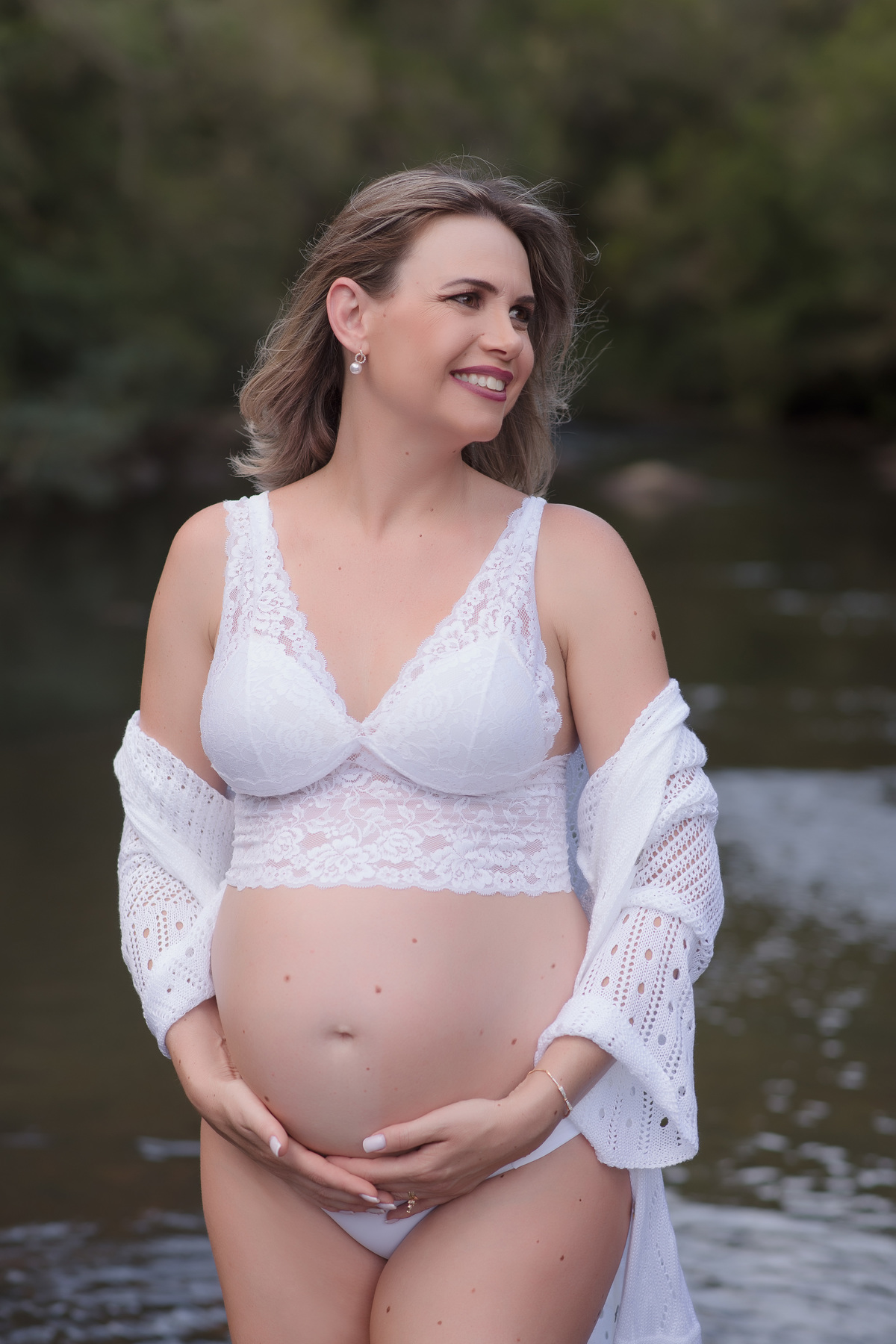 foto de familia em caxias do sul fotografa morgana perini  gestante com roupa branca