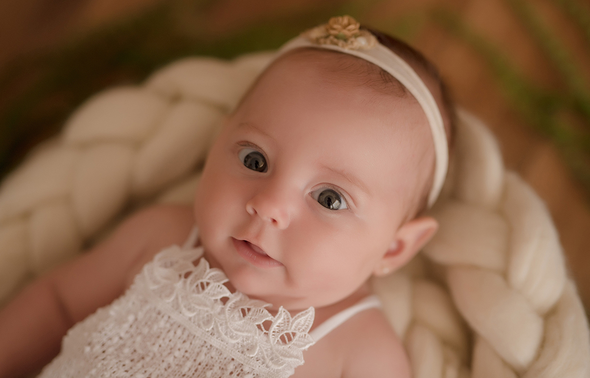 foto e bebe em caxias do sul fotografa morgana perini bebe com roupa de renda