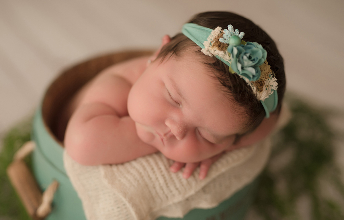 foto de recem nascido em caxias do sul fotografa morgana perini bebe com cores azul
