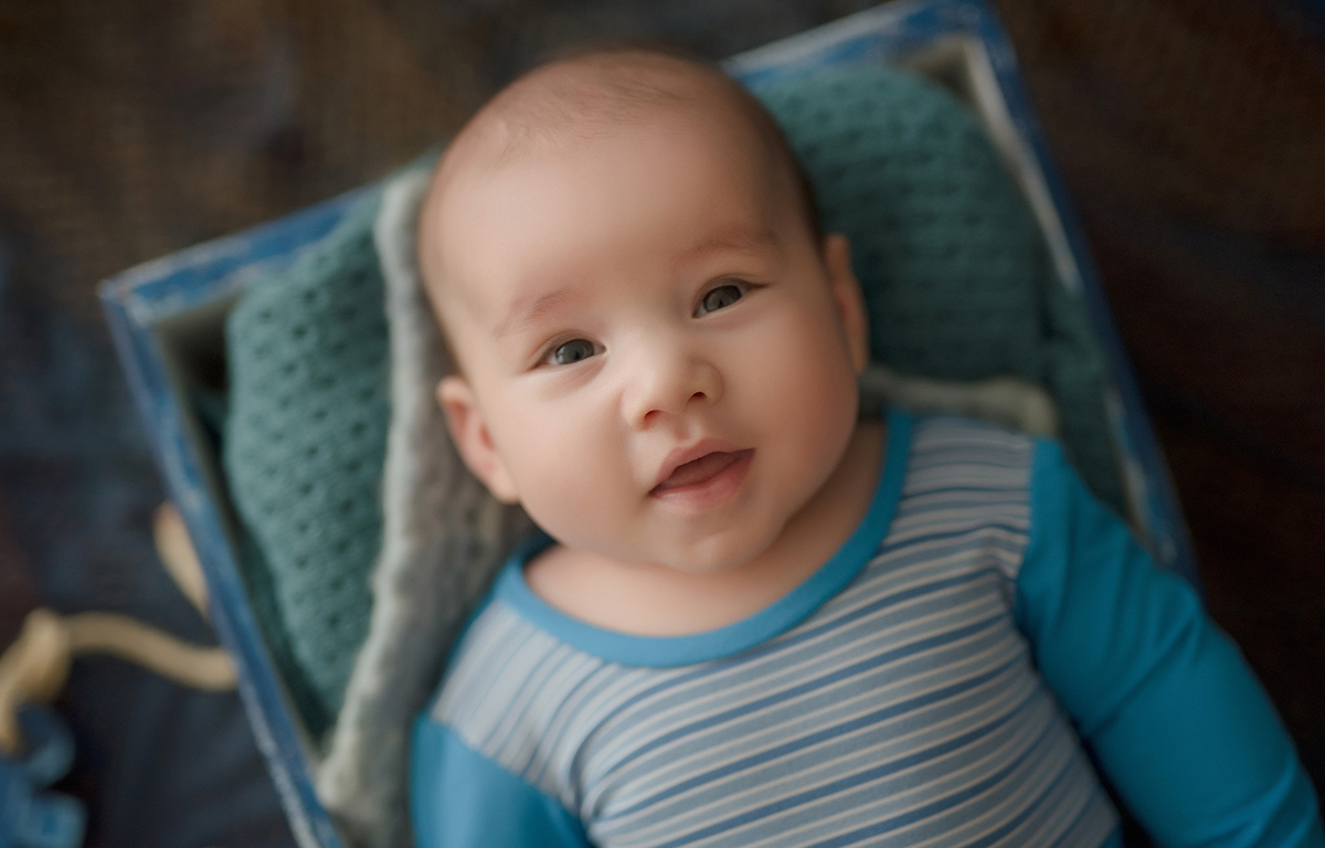foto de bebe em caxias do sul fotografa morgana perini menino com roupa azul