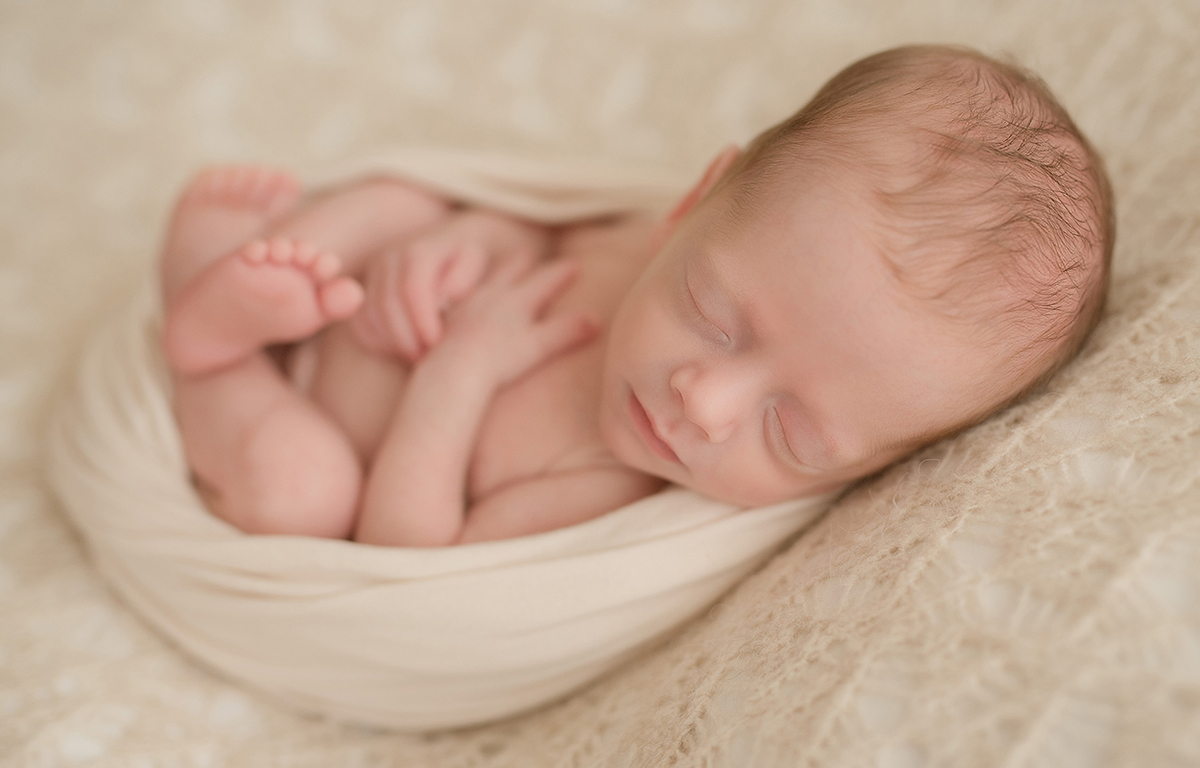 foto newborn em caxias do sul fotografa morgana perini bebe enroladinho