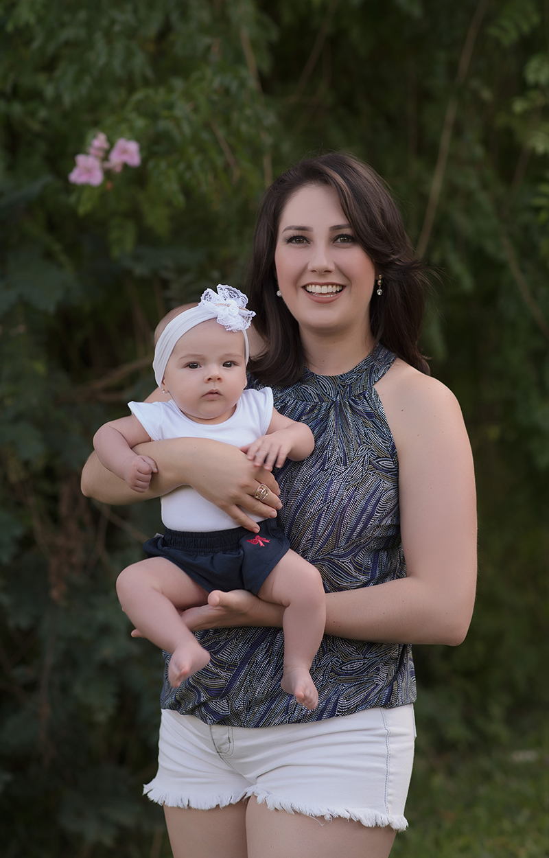 foto de bebe em caxias do sul fotografa morgana perini bebe nos braços da mae