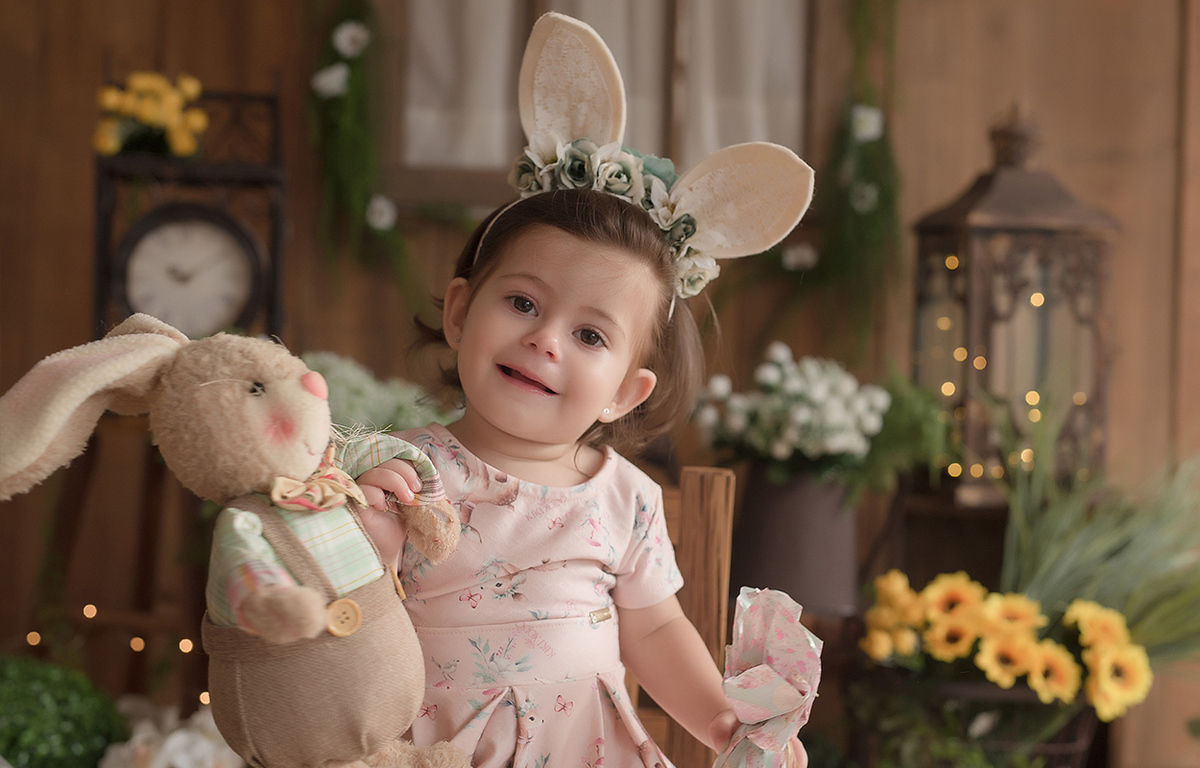 foto de menina em caxias do sul fotografa morgana perini menina e cenario de pascoa