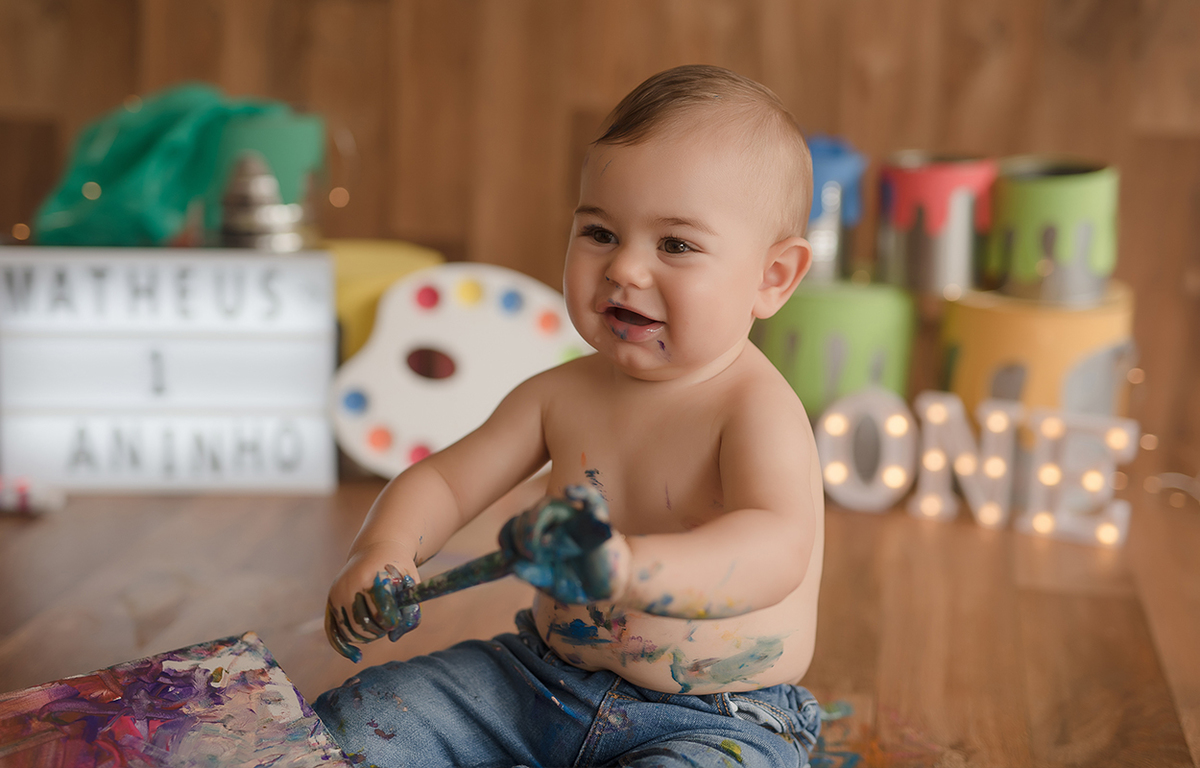 foto de bebe em caxias do sul fotografa morgana perini bebe sujo de tinta