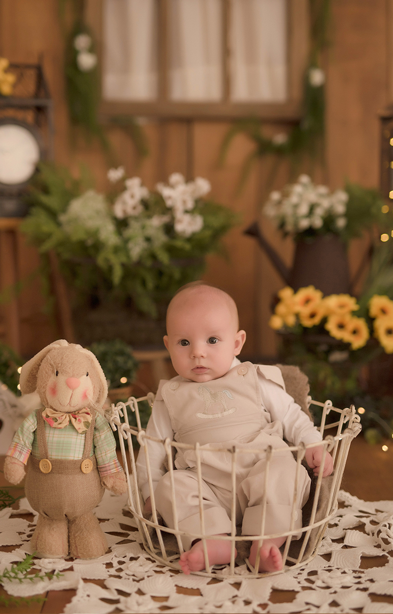 foto de bebe em caxias do sul fotografa morgana perini bebe com coelinho da pascoa