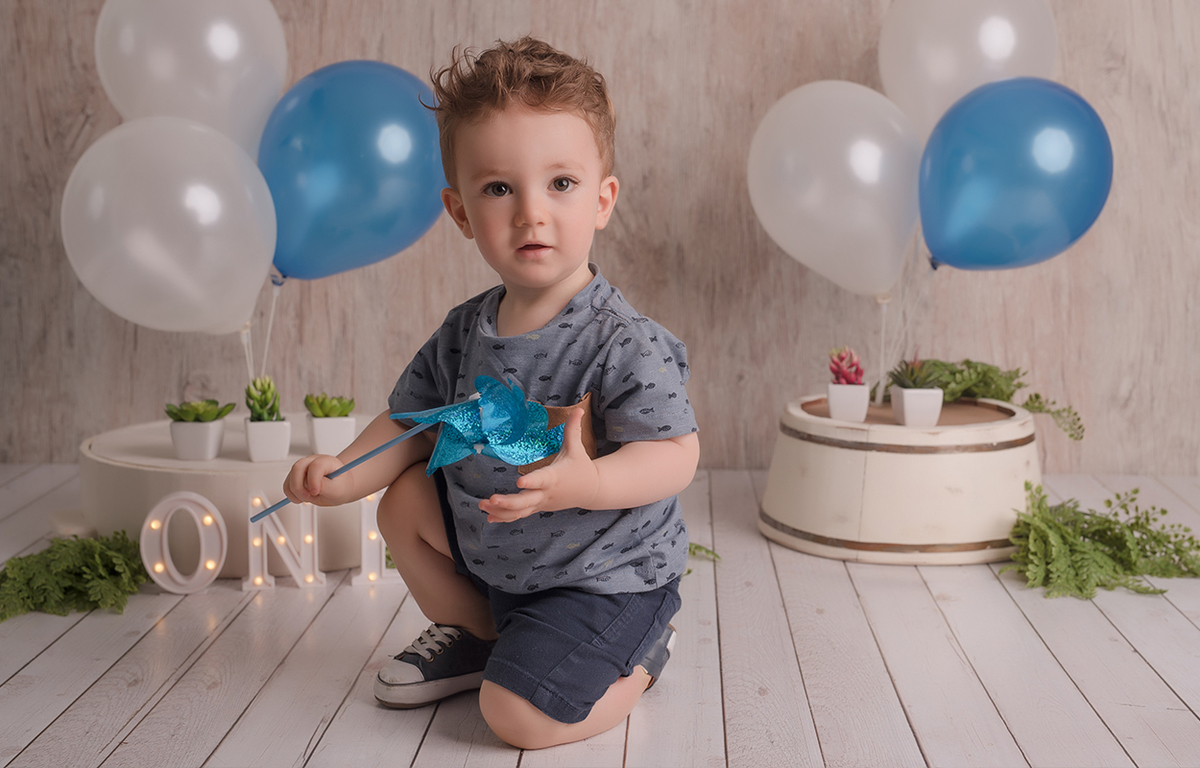 foto de bebe em caxias do sul fotografa morgana perini bebe com catavento azul