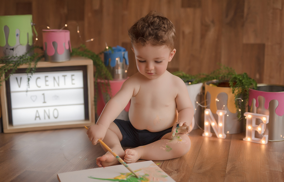 foto de bebe em caxias do sul fotografa morgana perini bebe pintando tela