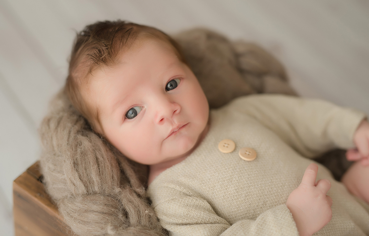 foto de recem nascido em caxias do sul fotografa morgana perini bebe acordado