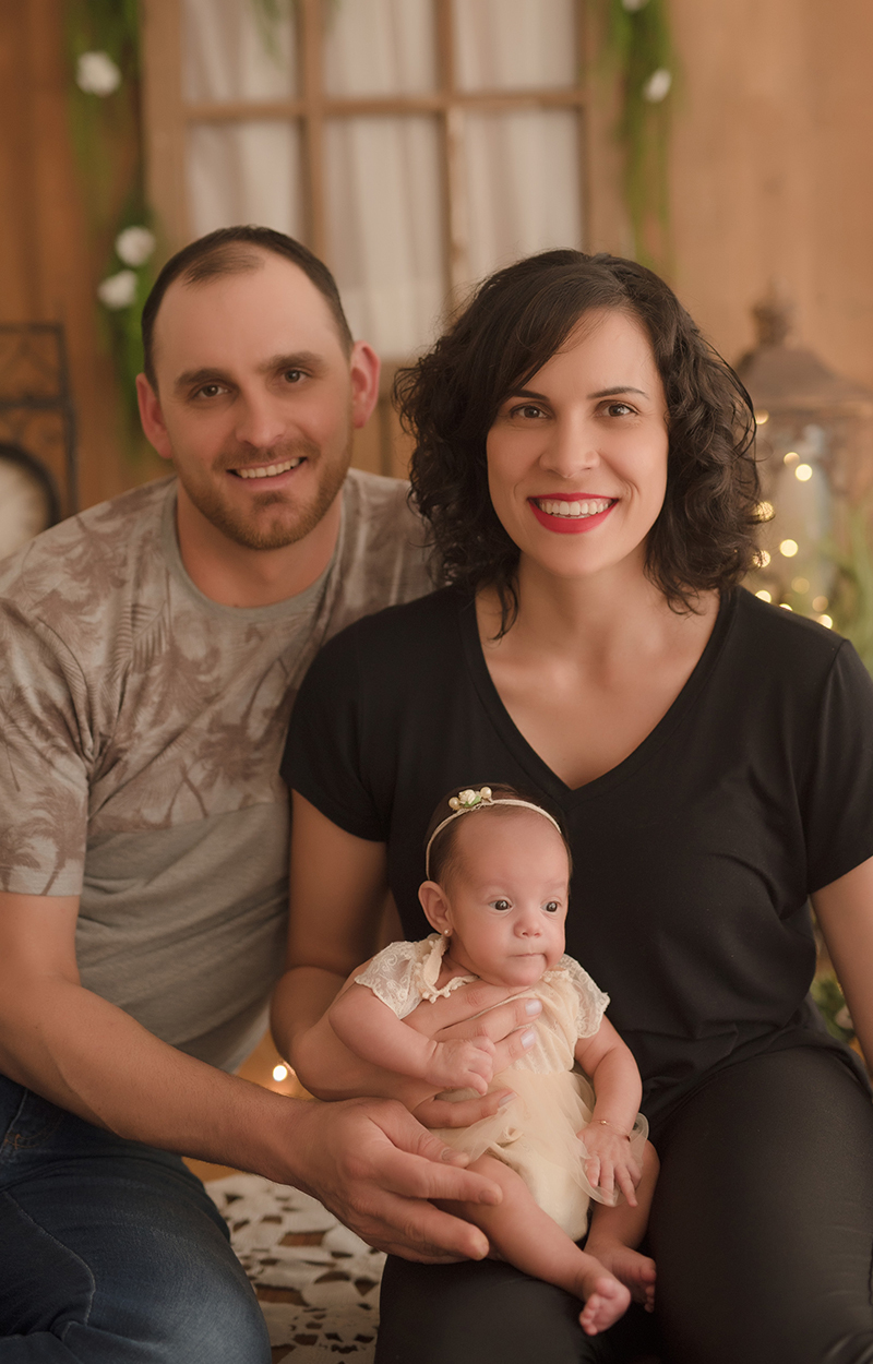 foto de bebe em caxias do sul fotografa morgana perini bebe no colo dos pais
