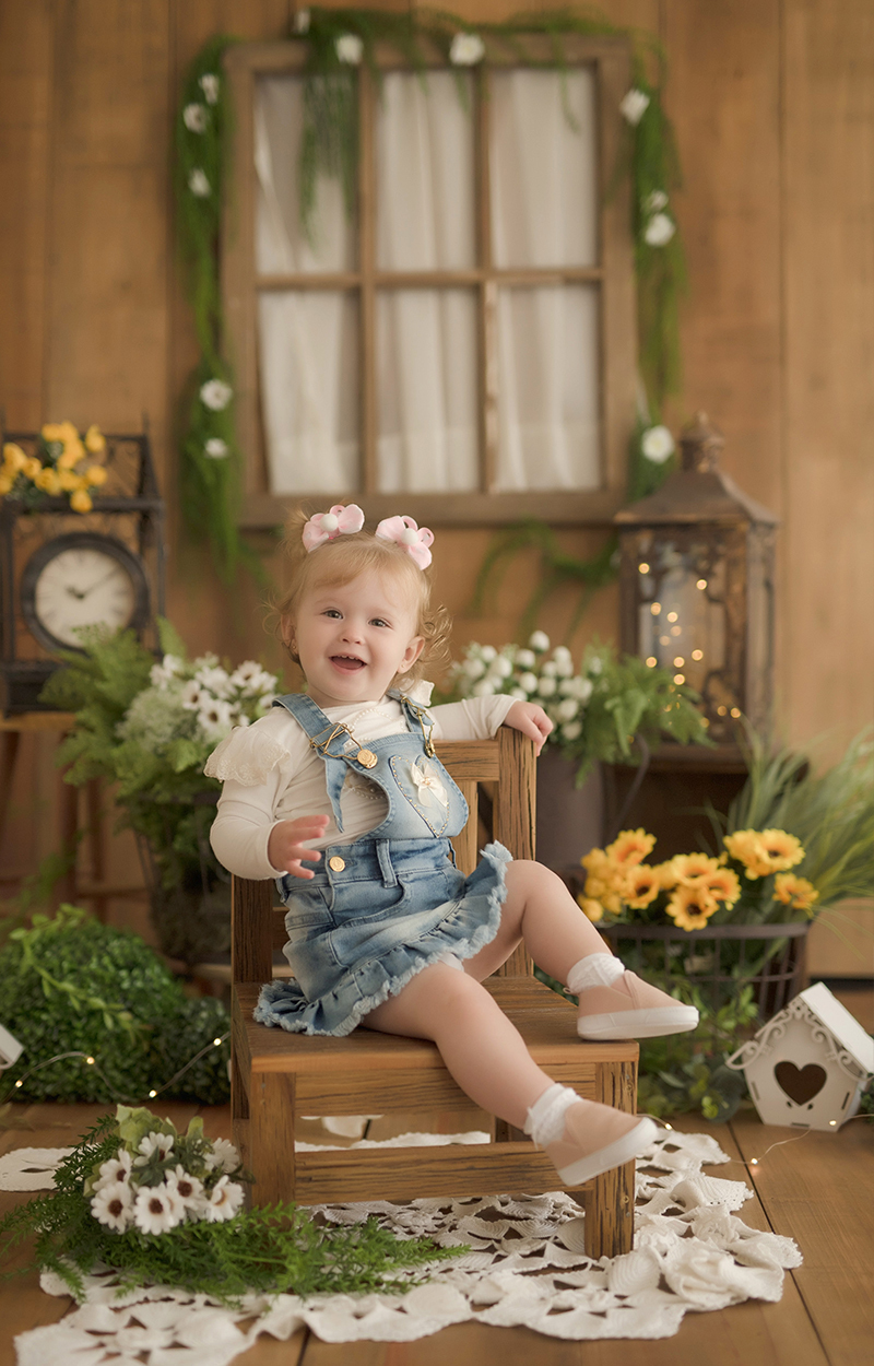 foto de bebe em caxias do sul fotografa morgana perini menina sentadinha na cadeira