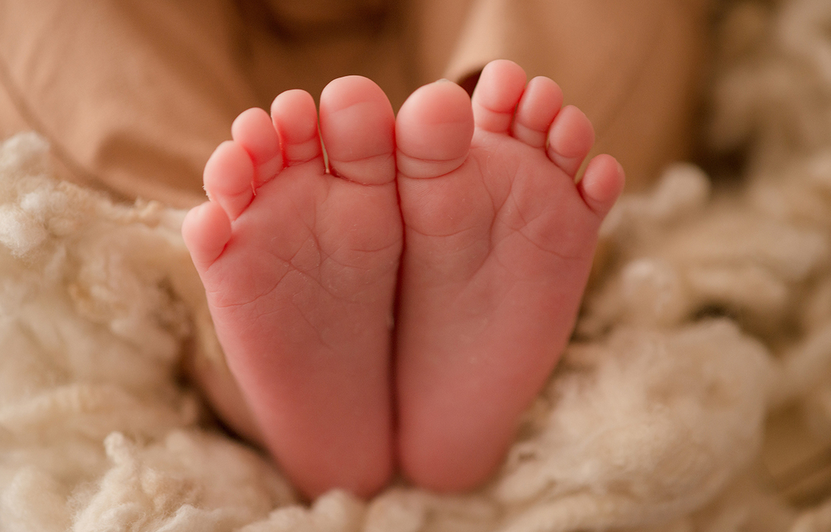 foto de recem nascida em caxias do sul fotografa morgana perini pezinhos