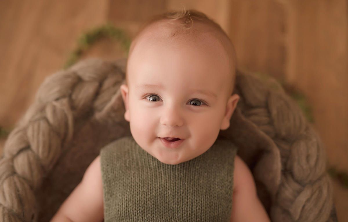 foto de bebe em caxias do sul fotografa morgana perini bebe deitadinho sorrindo