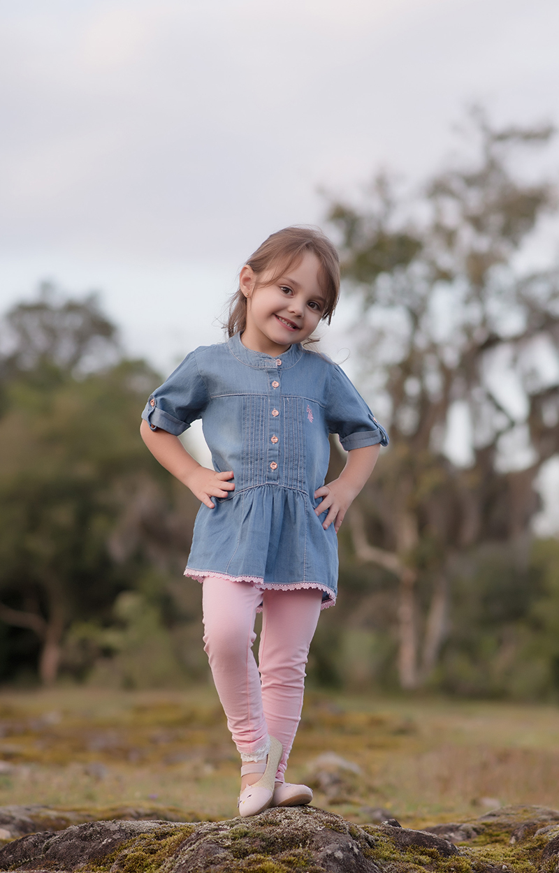 foto de menina em caxias do sul fotografa morgana perini menina com calça rosa