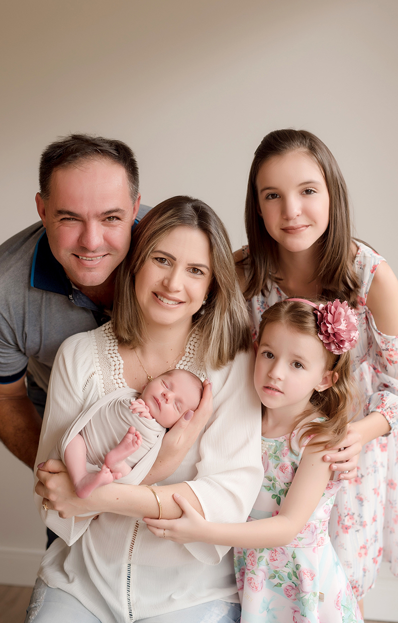 foto de newborn em caxias do sul fotografa morgana perini familia reunida