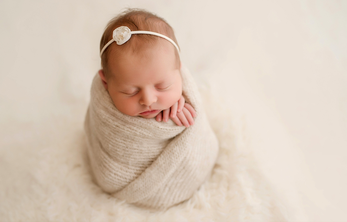 foto de bebe newborn em caxias do sul fotografa morgana perini bebe enroladinha