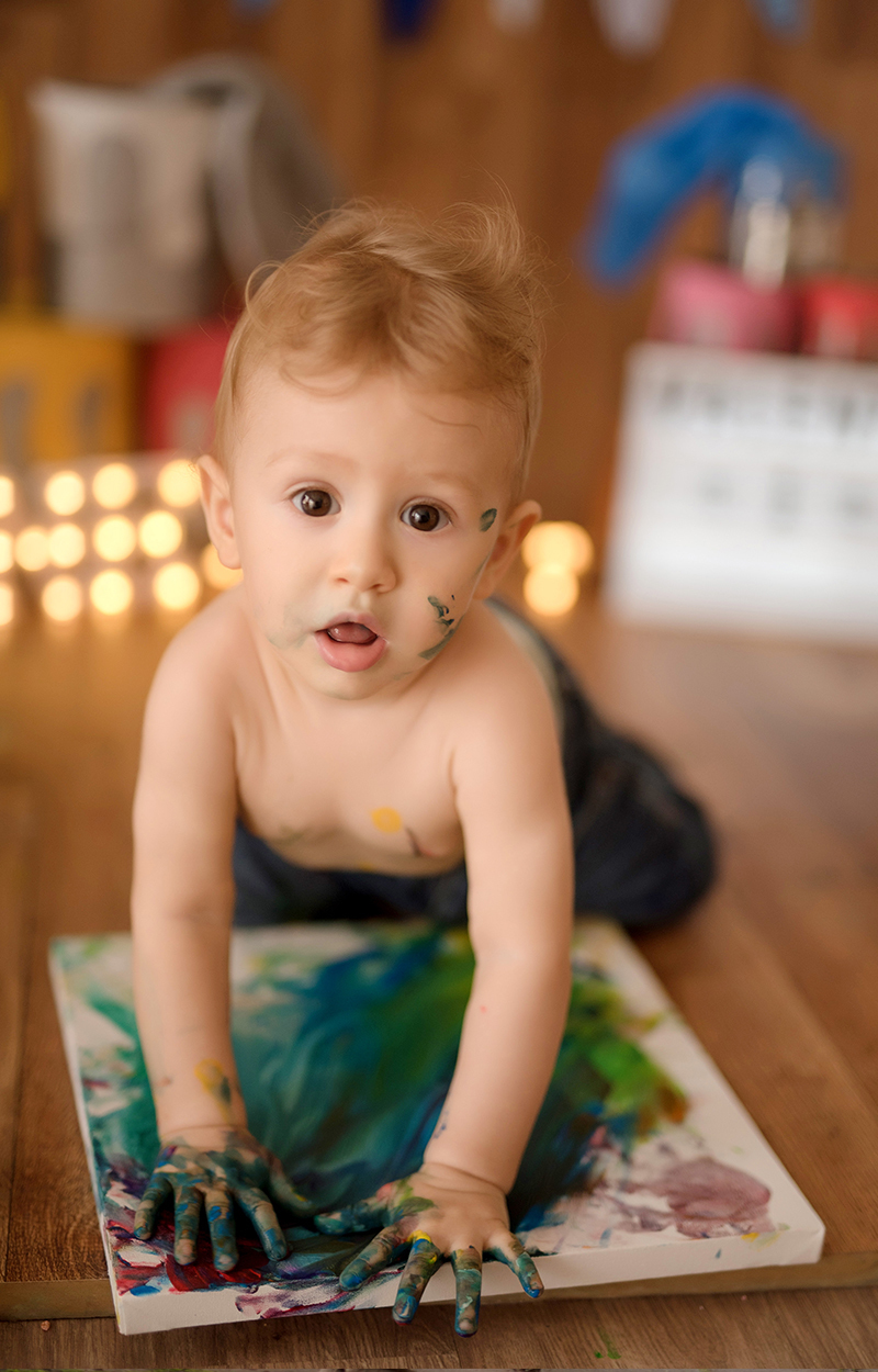 foto de bebe em caxias do sul fotografa morgana perini bebe sujo de tinta