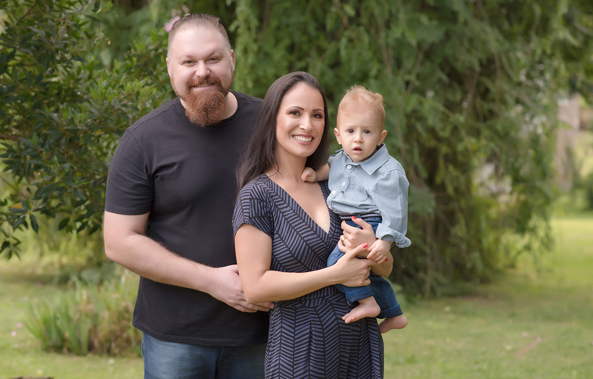 foto de bebe em caxias do sul fotografa morgana perini pais com o filho ensaio externo