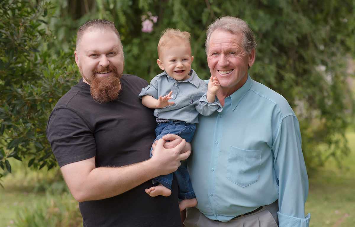 foto de bebe em caxias do sul fotografa morgana perini pai e avó com bebe