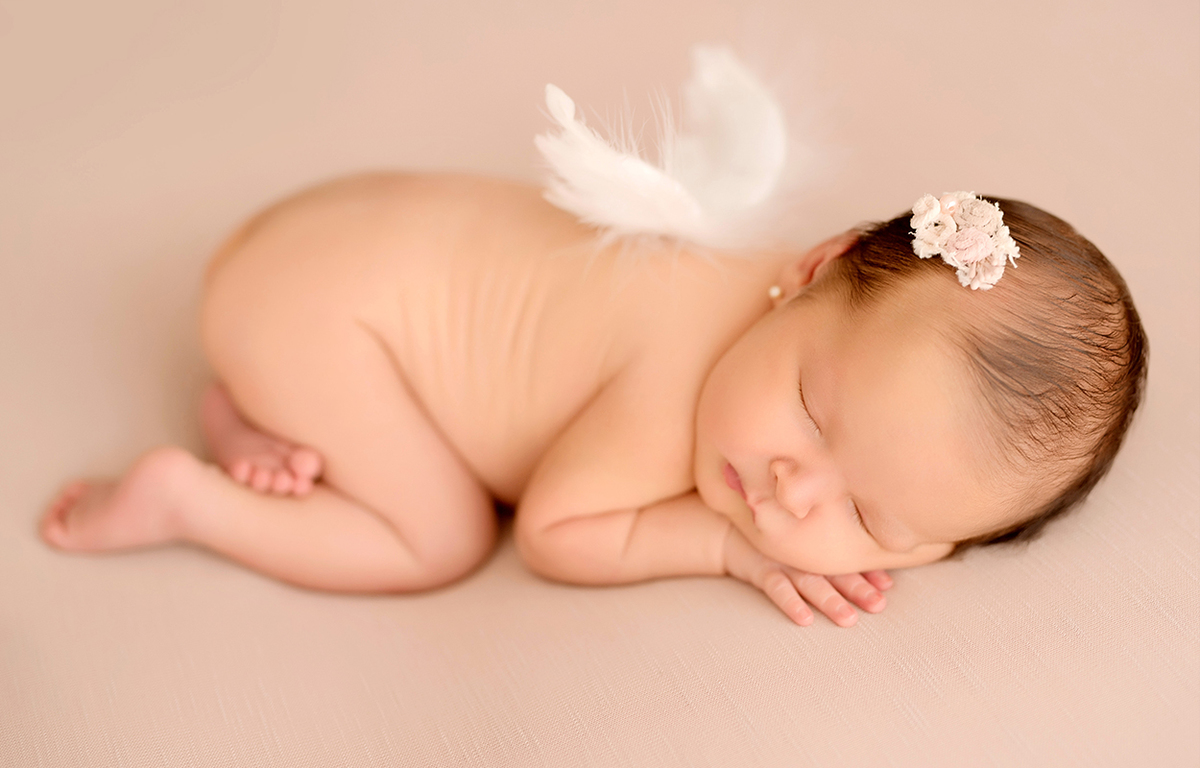 Foto de recém nascido em caxias do sul fotografa morgana perini bebe com asas de ursinho