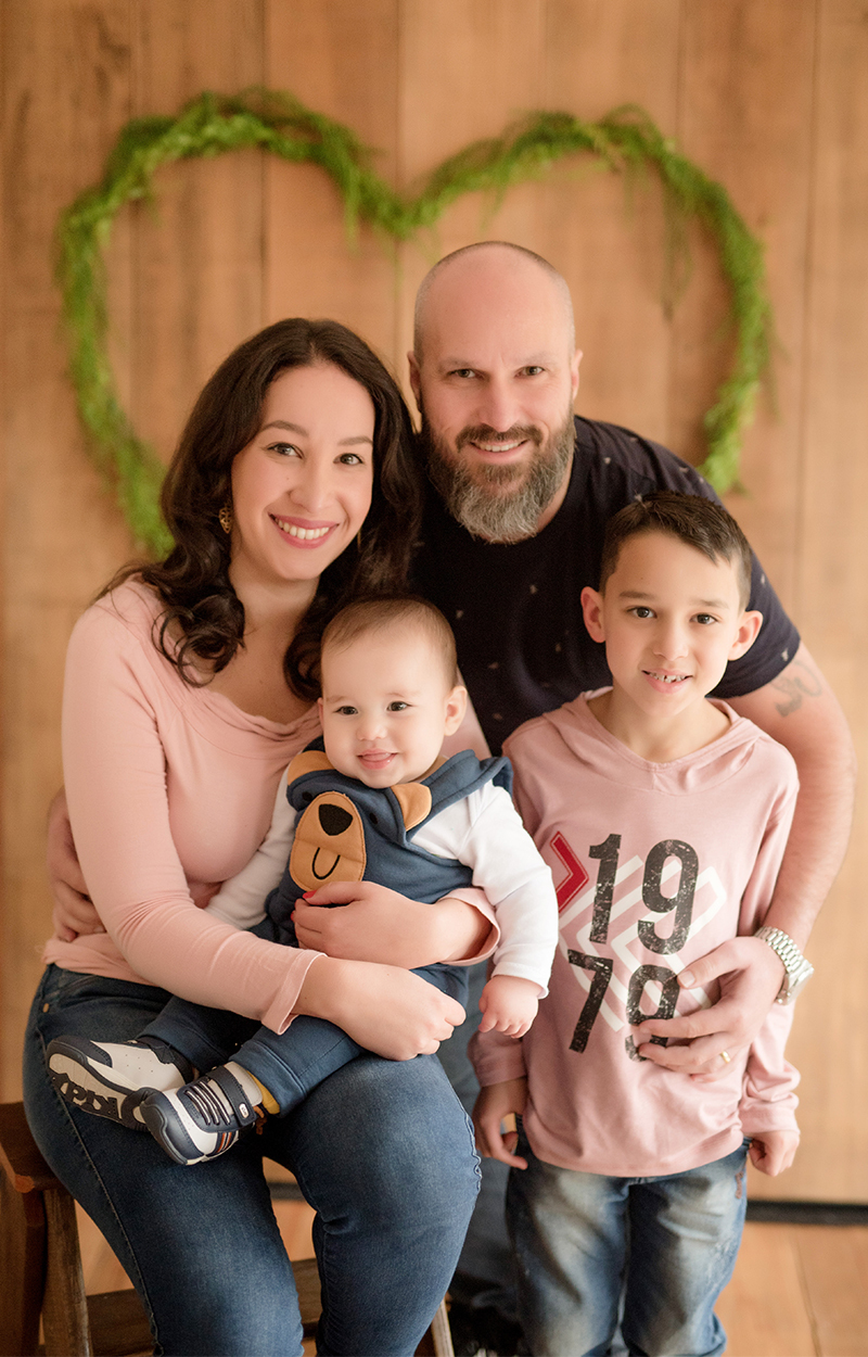 foto de bebe em caxias do sul fotografa morgana perini familia com dois filhos meninos