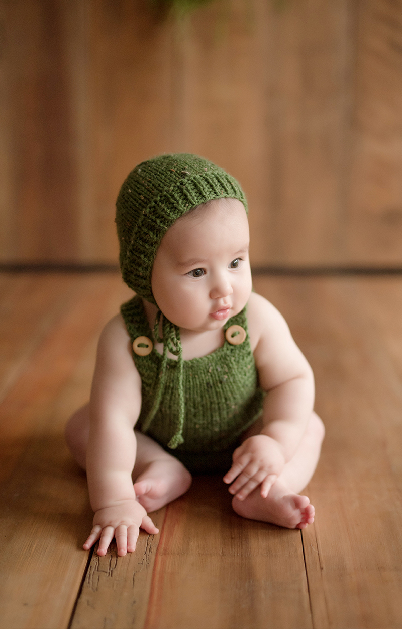 foto de bebe em caxias do sul fotografa morgana perini bebe com roupa de trico verde